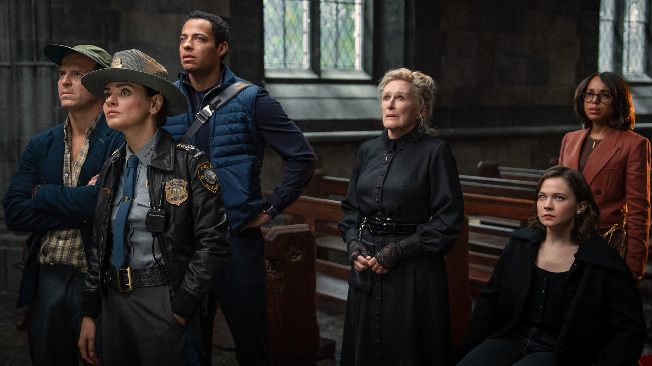 Andrew Scott, Mila Kunis, Daryl McCormack, Glenn Close, Kerry Washington and Cailee Spaeny in Wake Up Dead Man: A Knives Out Mystery.