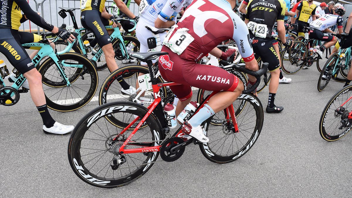 Nathan Haas started a few stages of the race on a Canyon Aeroad CF SLX Disc
