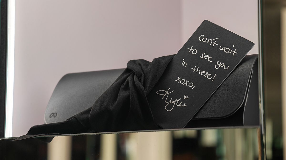 Meta AI Glasses by Kylie case with note