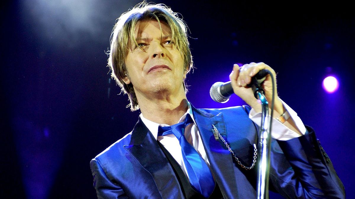 David Bowie statue set for Aylesbury - Marillion to headline benefit ...