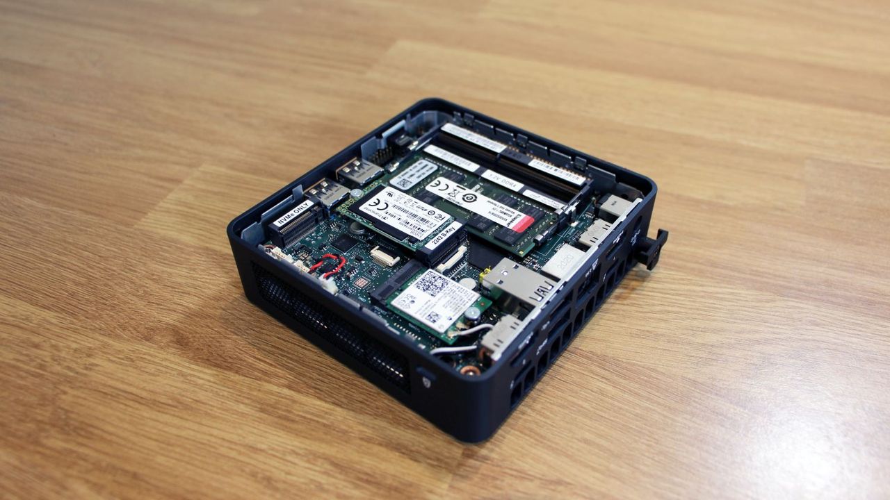 Intel NUC 11 Pro internal hardware