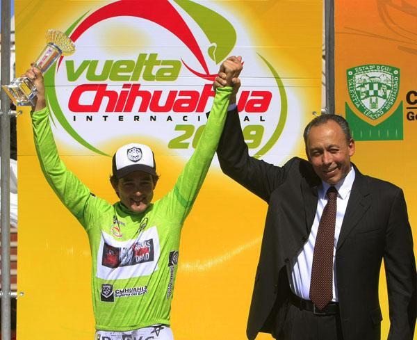 Oscar Sevilla (Rock Racing) celebrates his win with Chihuahua's Governor.