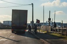 migrants-F1WPNP-copy-1.jpg