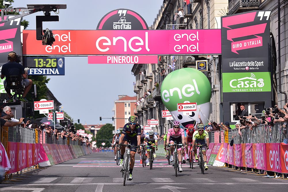 Alejandro Valverde (Movistar) leads the maglia rosa to the line