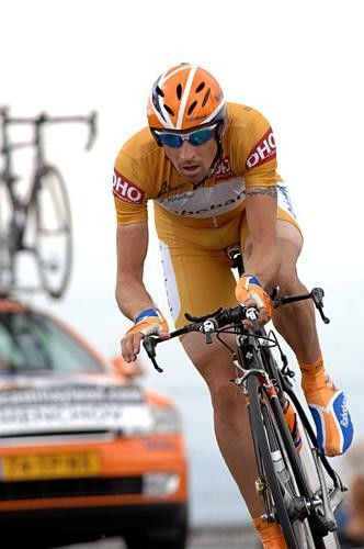 Denis Menchov (Rabobank) went out to represent the maillot oro today and did it with style.