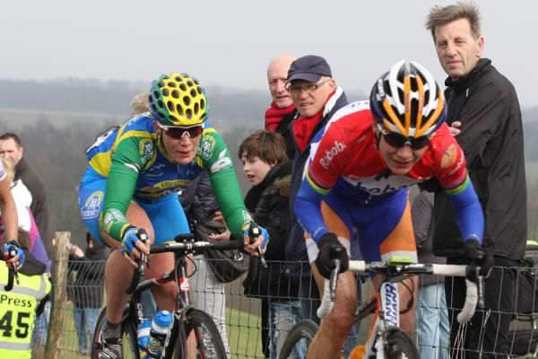 Dutch champion Marianne Vos (Stichting Rabo Women Cycling Team) leads Kirsten Wild (AA Drink - Leontien.nl Cycling Team)