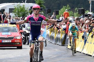 Rui Costa (Lampre-Merida) takes the stage 6 win.