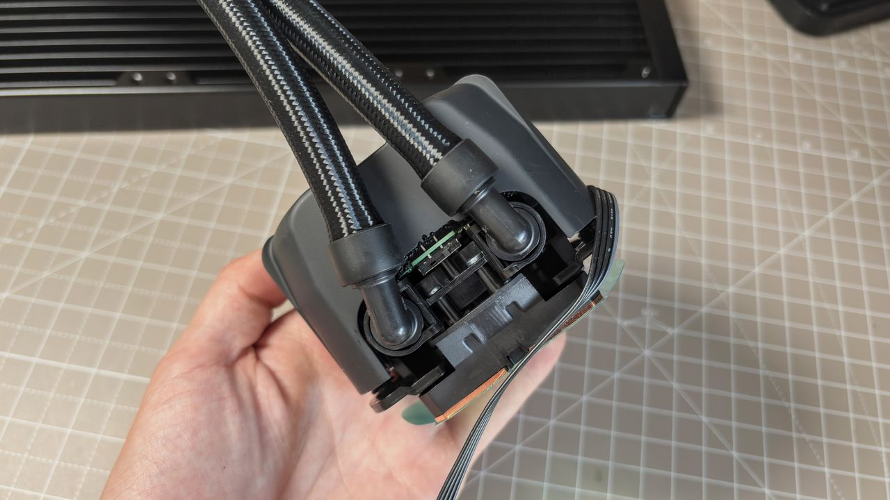 A Noctua NL-LC1 liquid cooler being installed on a test bench for testing.