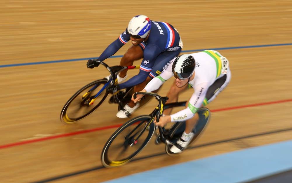 Gregory Bauge tries to come around Matthew Glaetzer in the sprint