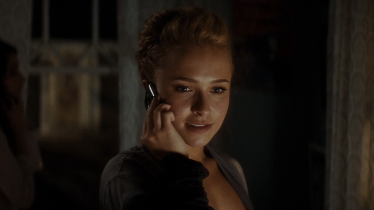 Hayden Panettiere on the phone in Scream 4