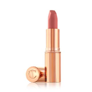 Lápiz labial Matte Revolution de Charlotte Tilbury en Pillow Talk