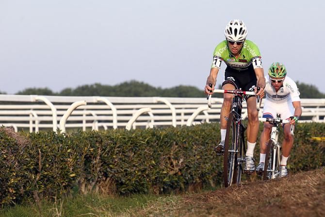 Sven Vanthourenhout sets tempo for his ailing Crelan-Euphony teammate Sven Nys.