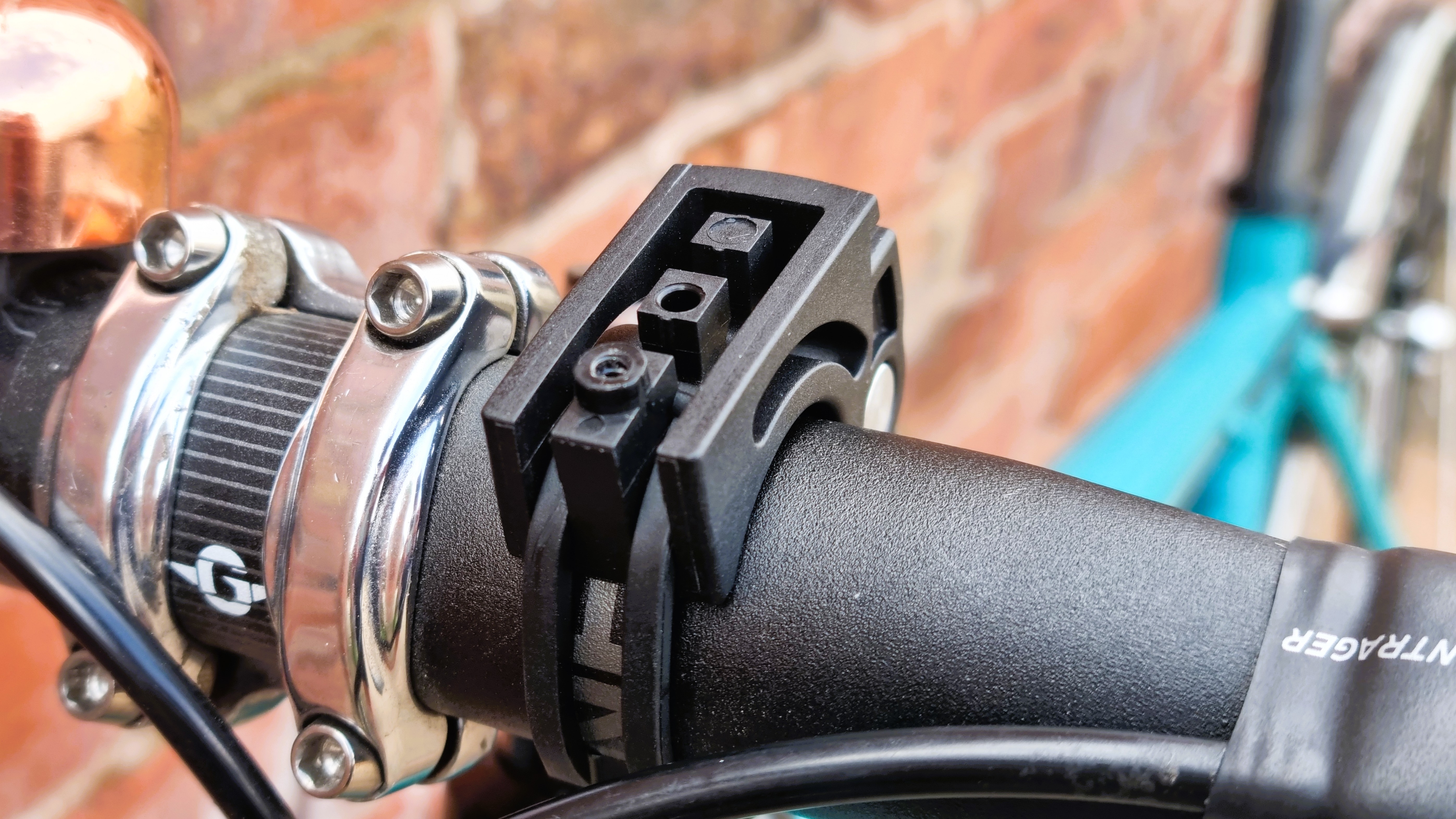 A close up of the PDW City Rover 700 mount with the top plate removed