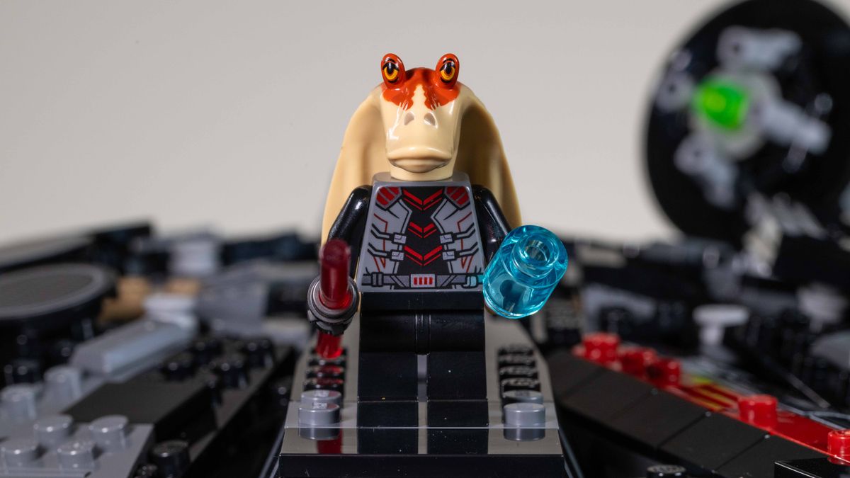 Lego Star Wars The Dark Falcon (75389) Darth Jar Jar (front)