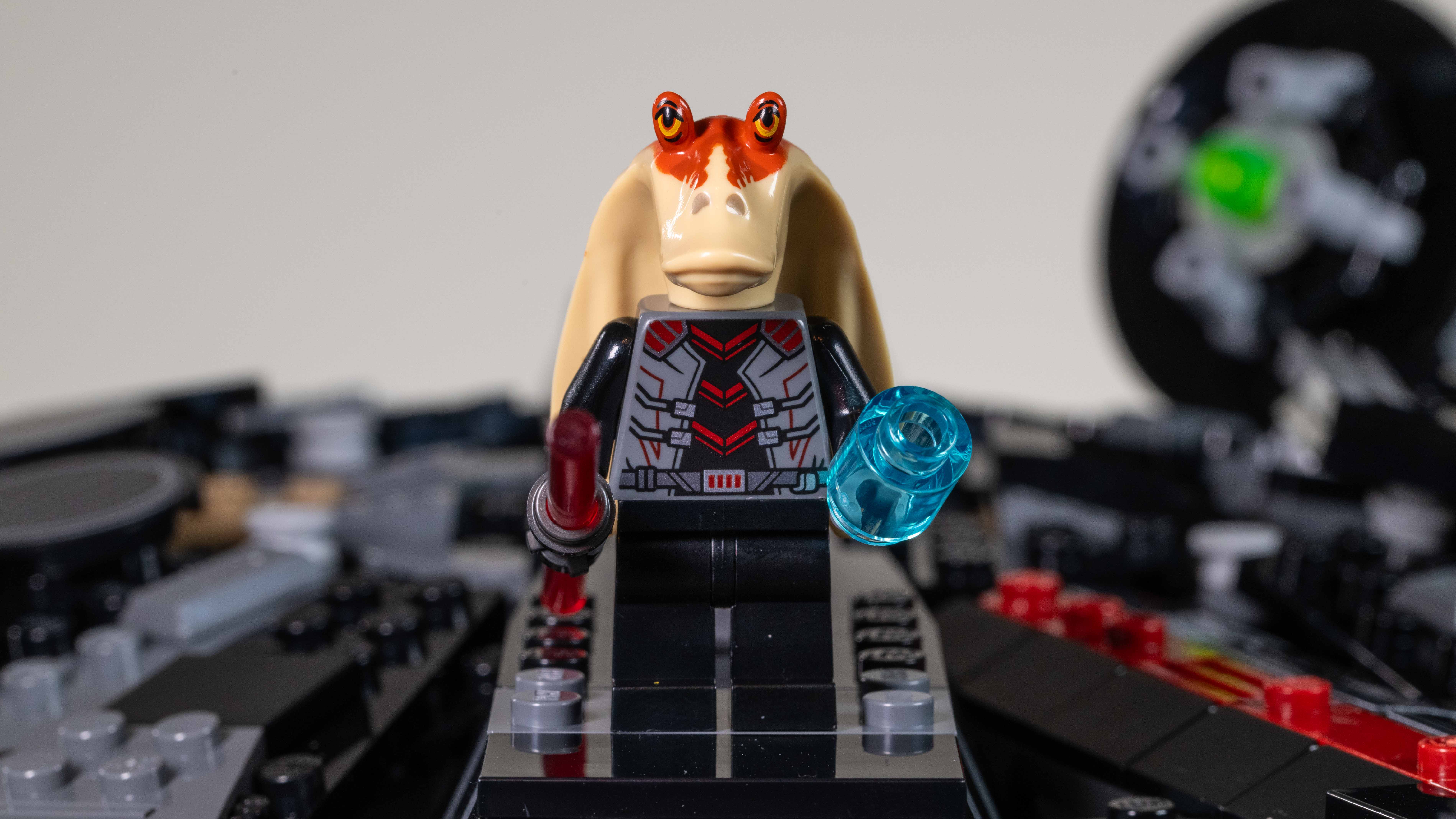 Lego Star Wars The Dark Falcon (75389) Darth Jar Jar (front)