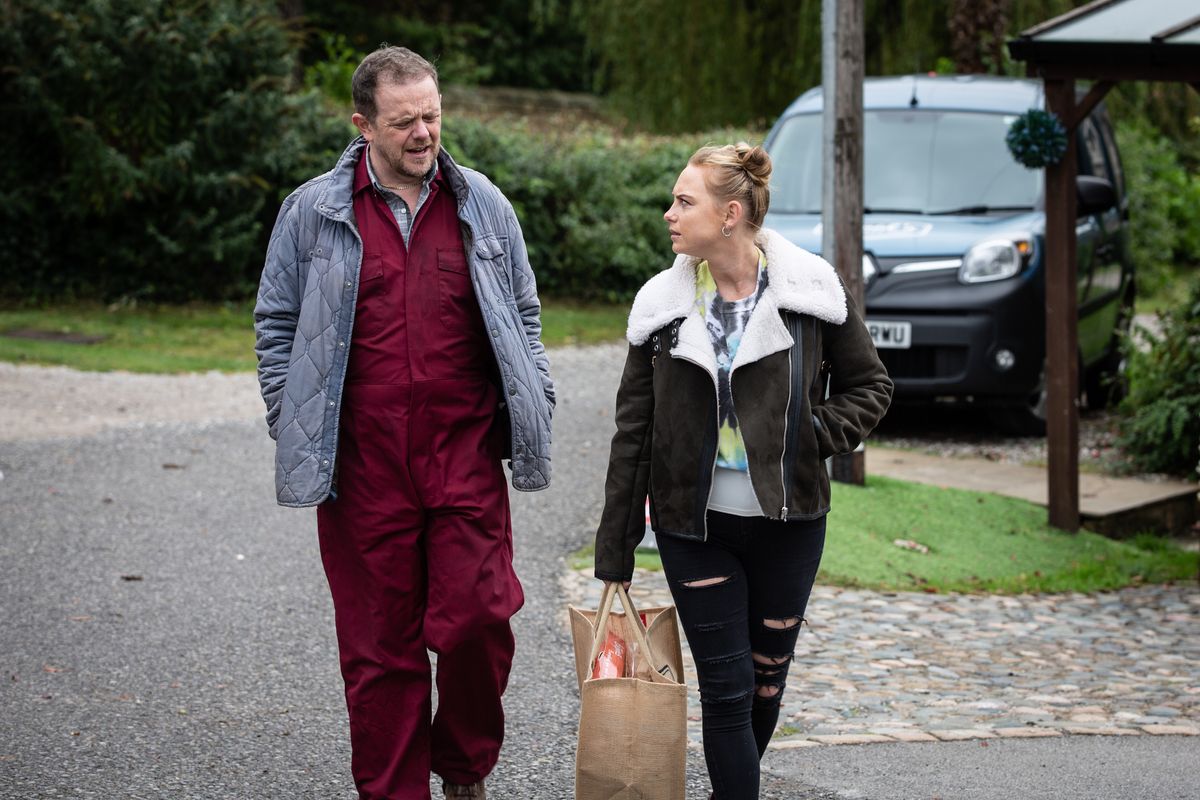 Amy advises Dan against going after Kerry in Emmerdale