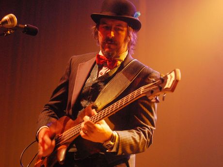 Les claypool rainbow bass. Лес Клейпул. Лес Клейпул Primus. Лес Клейпул в молодости.