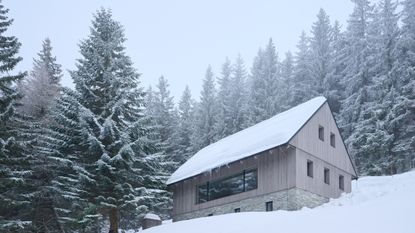 Na Kukačk&aacute;ch chalet, Czech Republic, by edit! architects
