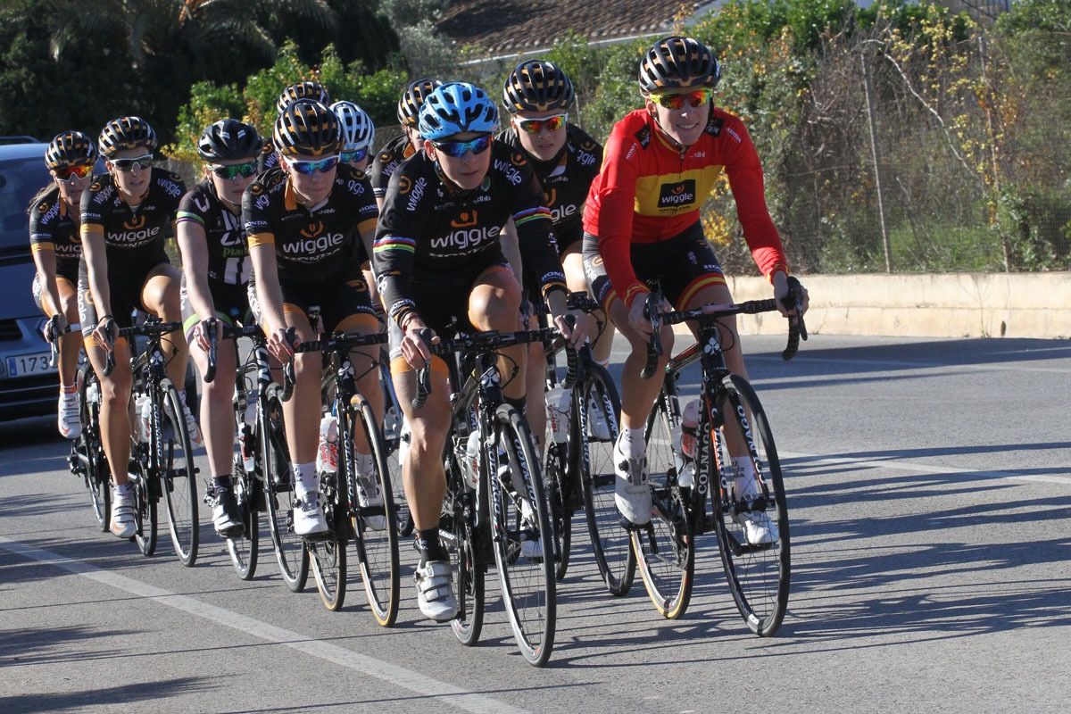 Giorgia Bronzini and Anna Sanchis lead the ride