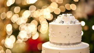 Wedding cake, Cake decorating, Sugar paste, Icing, Buttercream, Cake, Pasteles, Sugar cake, Sweetness, Royal icing,