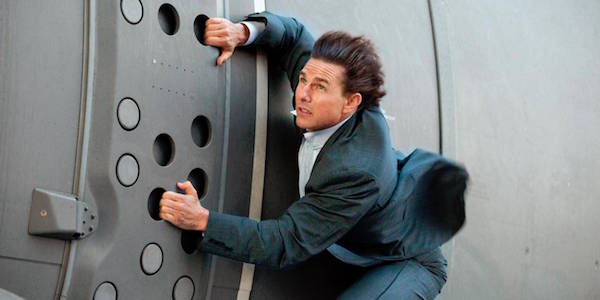 Tom Cruise hanging onto plane in Mission Impossible Rogue Nation