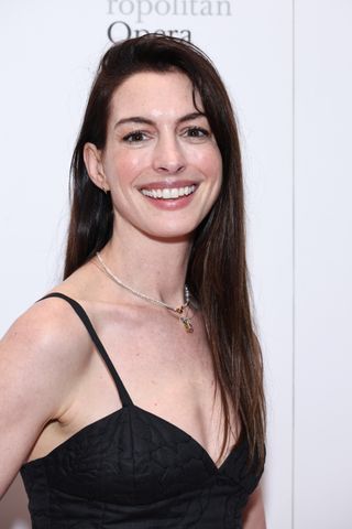 no makeup - anne hathaway