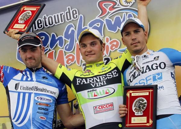 Andrea Guardini (Farnese Vini-Selle Italia) flanked by Jacob Keough (UnitedHealthcare) and Christian Delle Stelle.