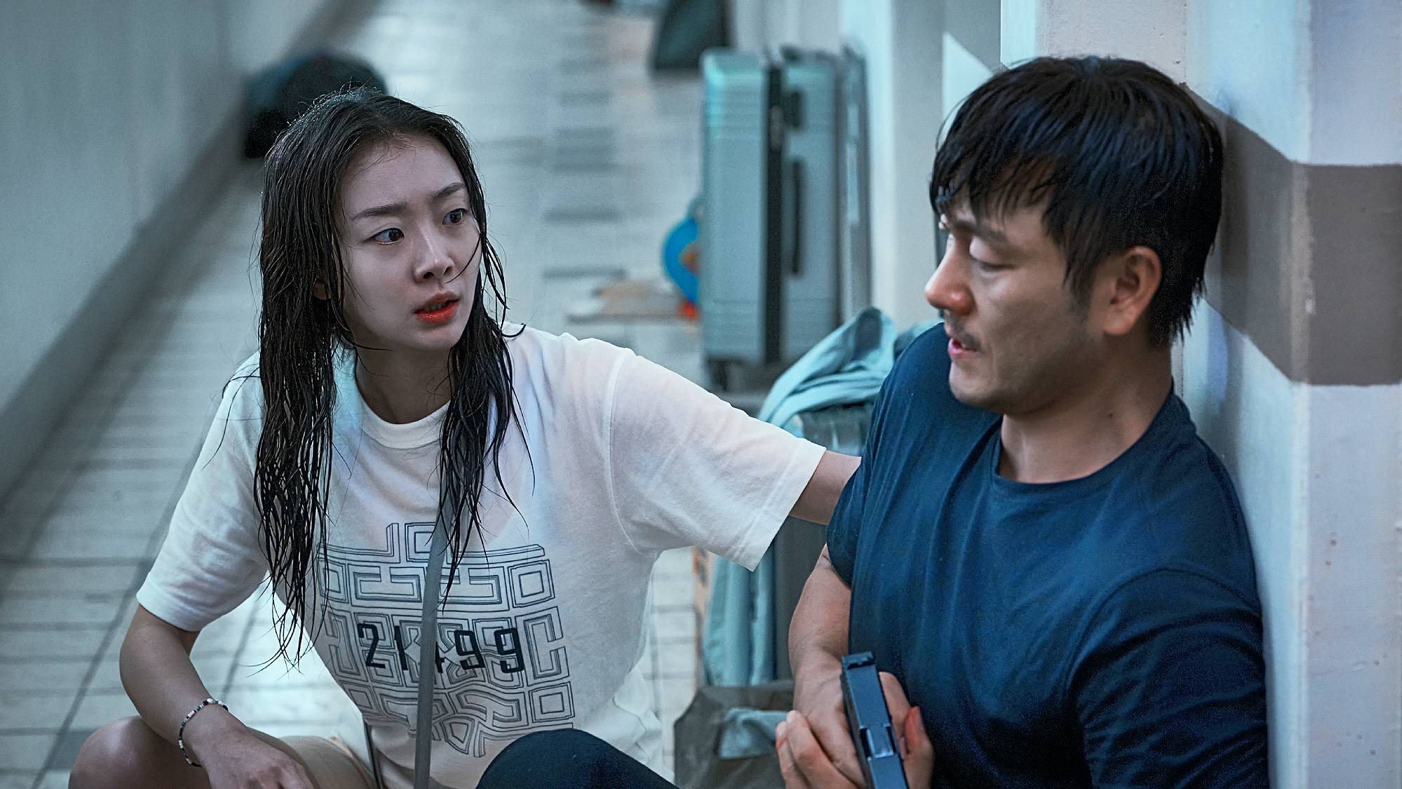 Kim Da-mi as Gu An-na and Park Hae-soo as Son Hee-jo in "The Great Flood" on Netflix