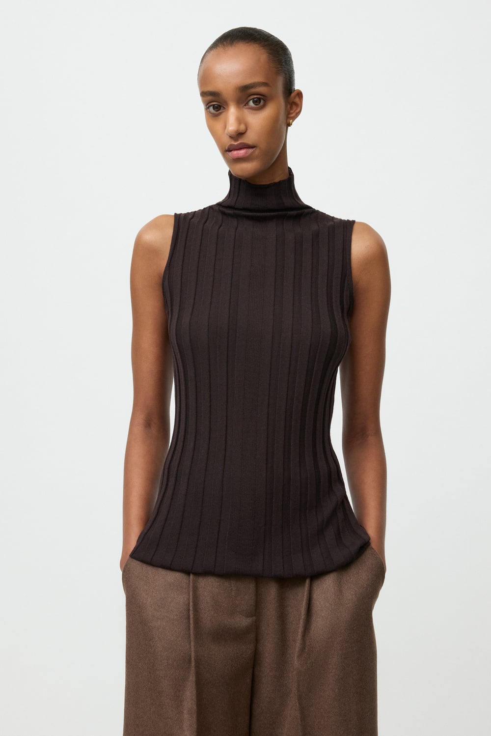Featherlight Turtleneck Singlet