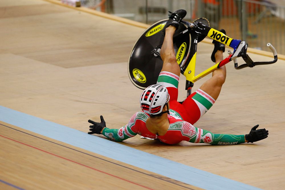 A crash in the Keirin race.