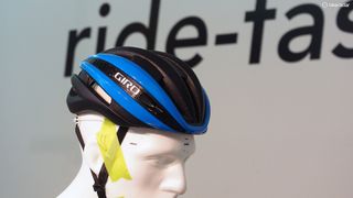 With fantastic ventilation at both high speeds and low, far and away the lightest helmet on test, and appealing looks that garnered praise all around, how on earth did the Synthe only manage a seventh place ranking?