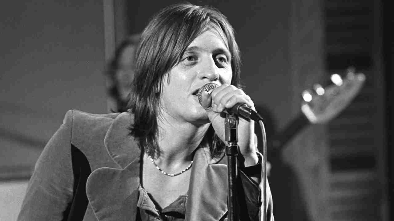 Jess Roden performing live in the 1970s