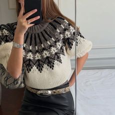 @styledsara close-up mirror selfie in altuzarra fair isle short sleeve sweater