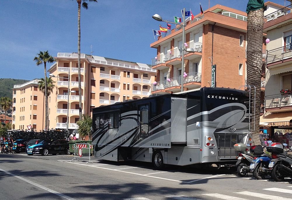 Richie Porte will stay in the Team Sky motorhome for the Giro d'Italia as a test of marginal gains