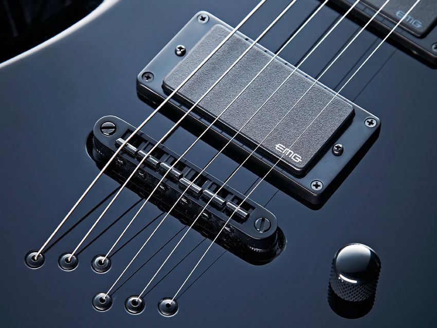 The bridge-loaded EMG 81 gives the brash tone this body shape demands.