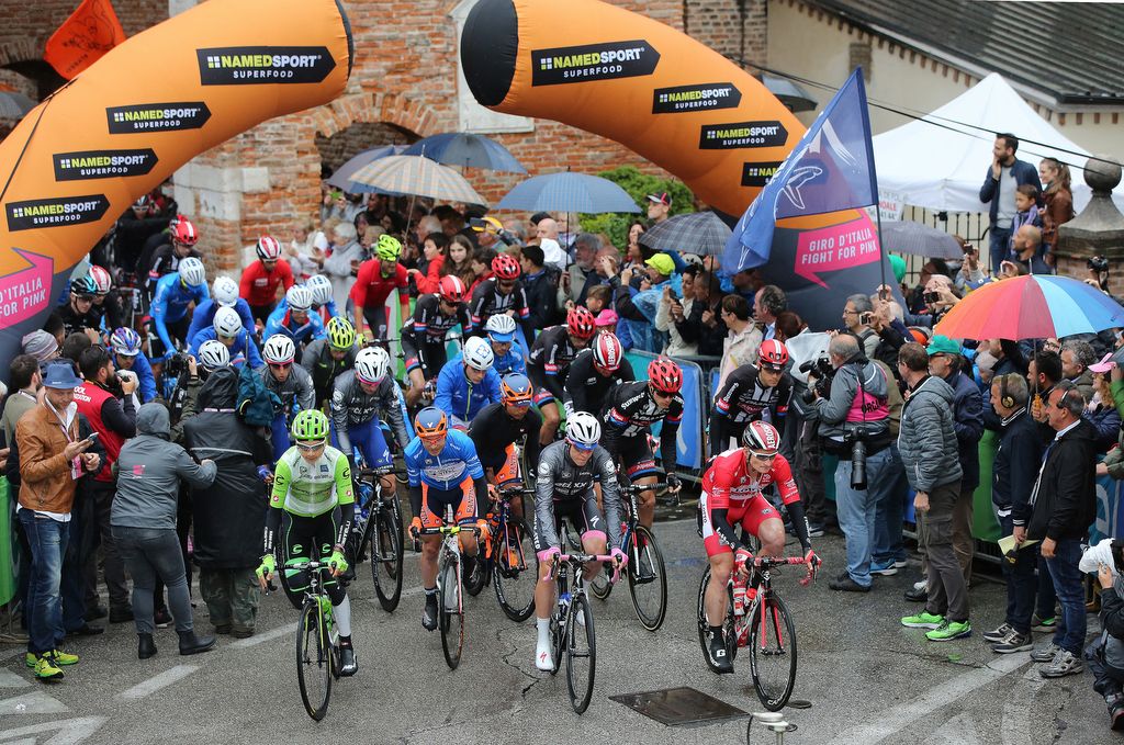 The peloton rolls out to start stage 12