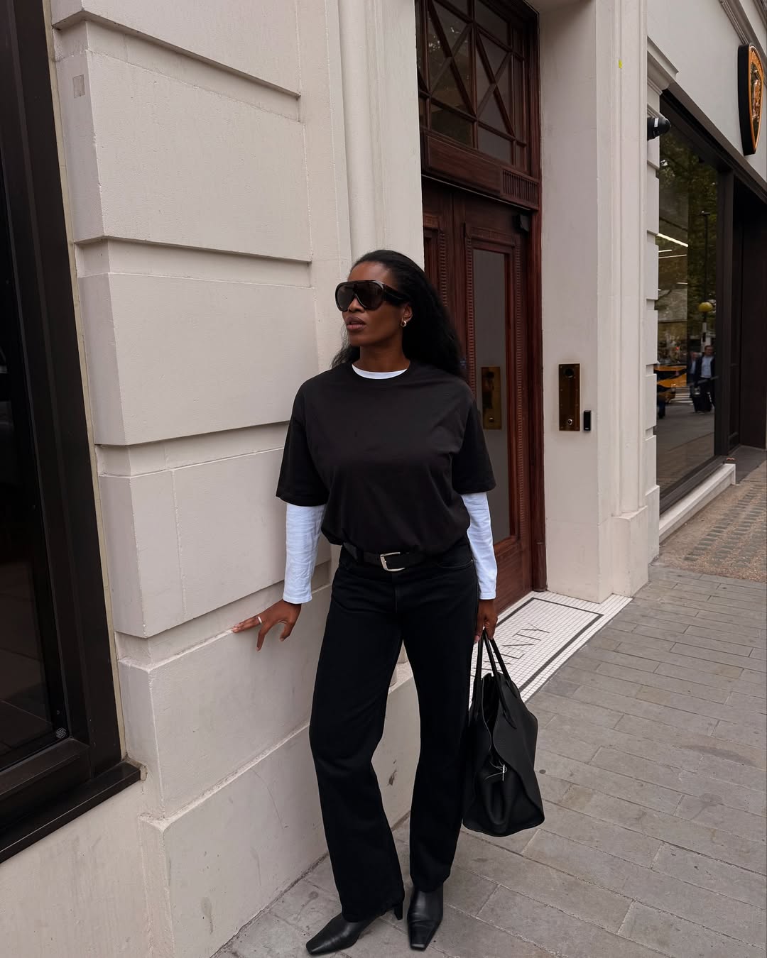 @nlmarilyn wears black jeans black boots white top and black T-shirt