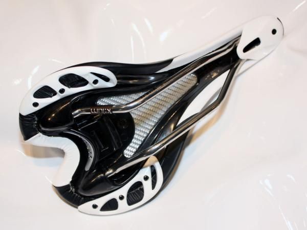 The fiber composite shell insert in fi'zi:k's updated Aliante Gamma saddle lends a bit of extra cush through the middle.
