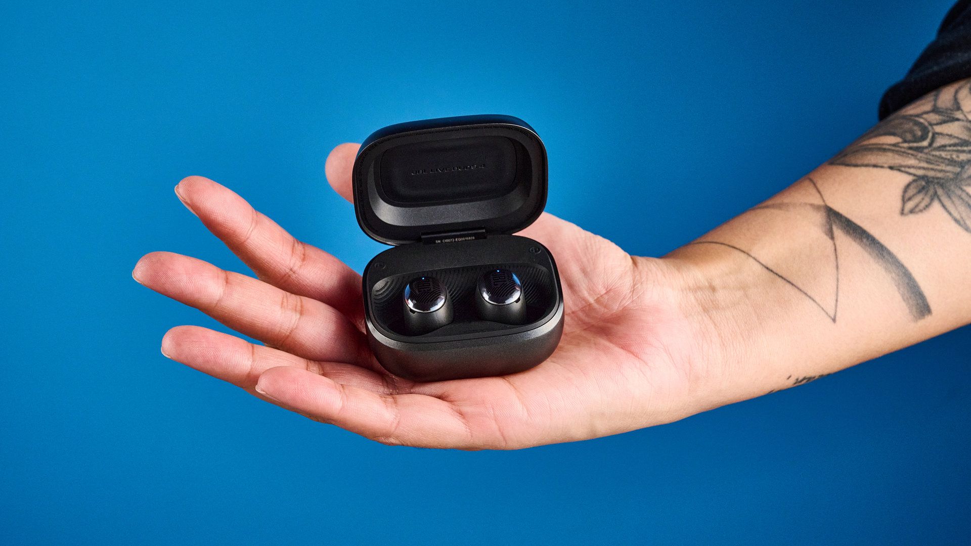 JBL Live Buds 4 earbuds in black