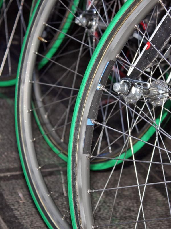 At least one set of wheels in the Lampre-Farnese Vini camp were built using Mavic Reflex tubular rims instead of Ambrosio.
