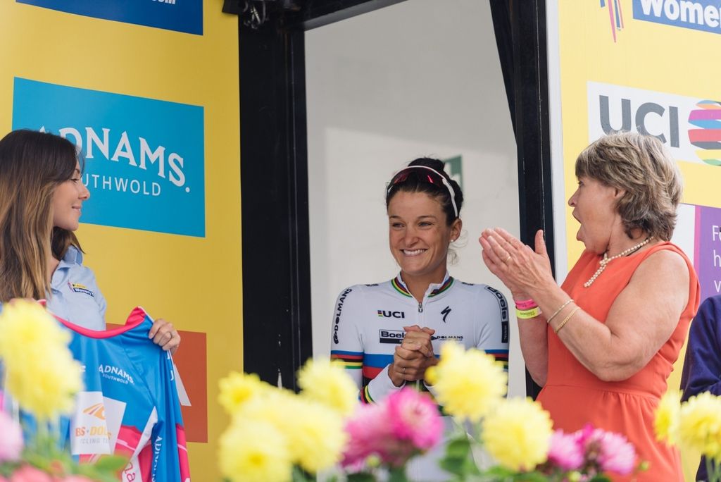 Lizzie Armitstead (Boels Dolmans) is introduced to the crowd
