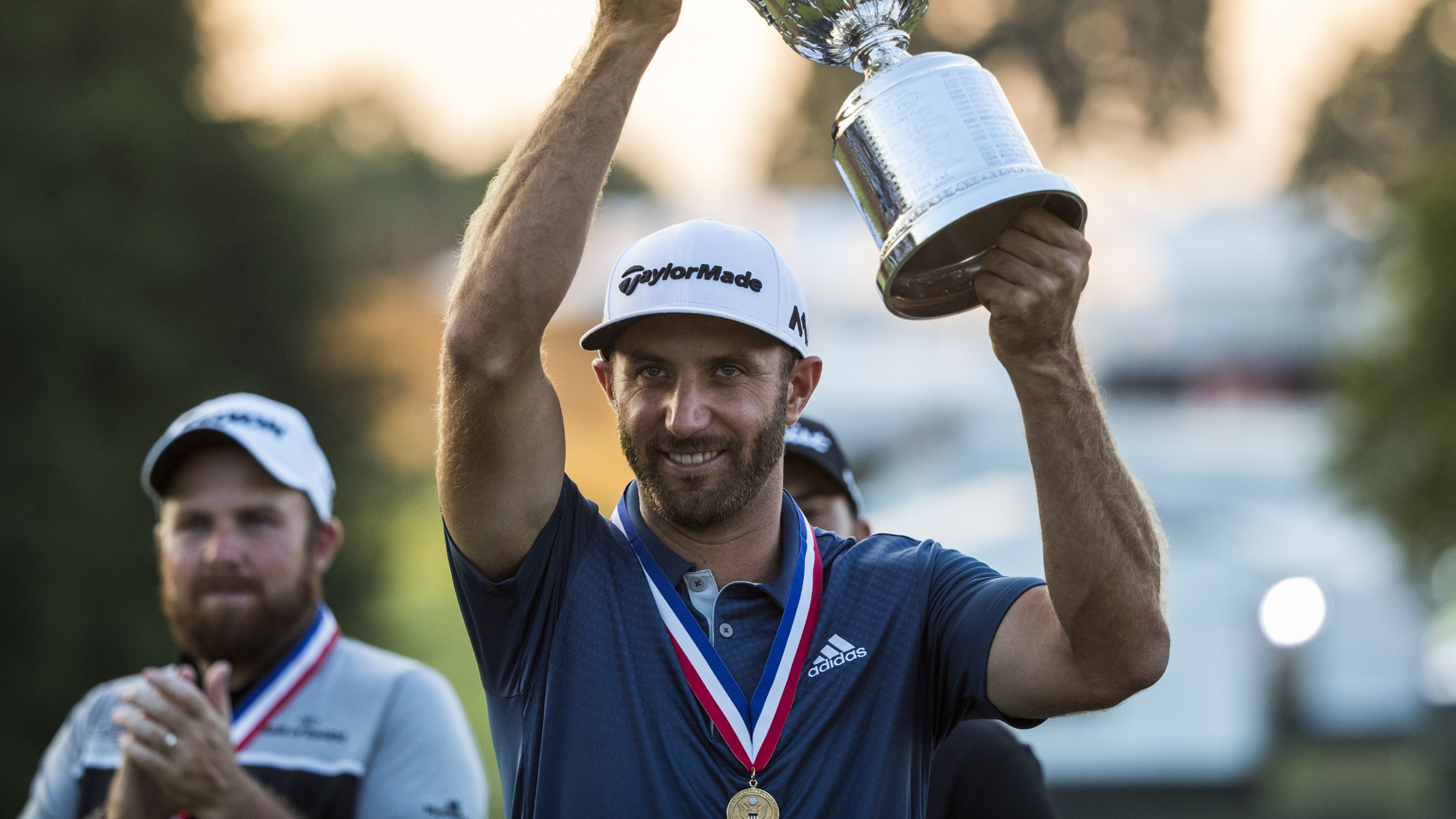 Dustin Johnson lifts the US Open trophy