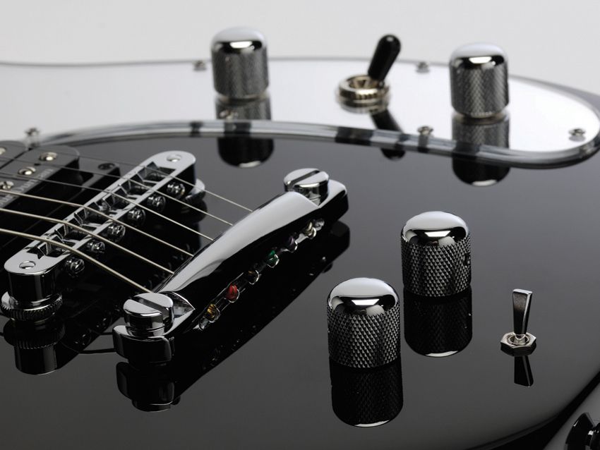 The MA-1 produces a great distorted tone.