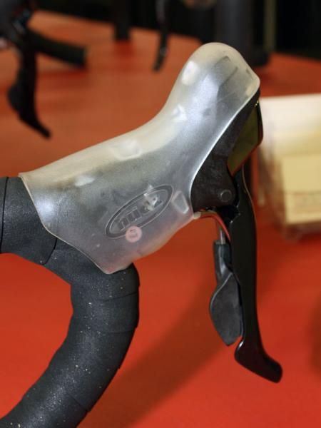 Hudz has already added a version of their aftermarket brake hoods to fit the new Shimano Dura-Ace 7900 levers.
