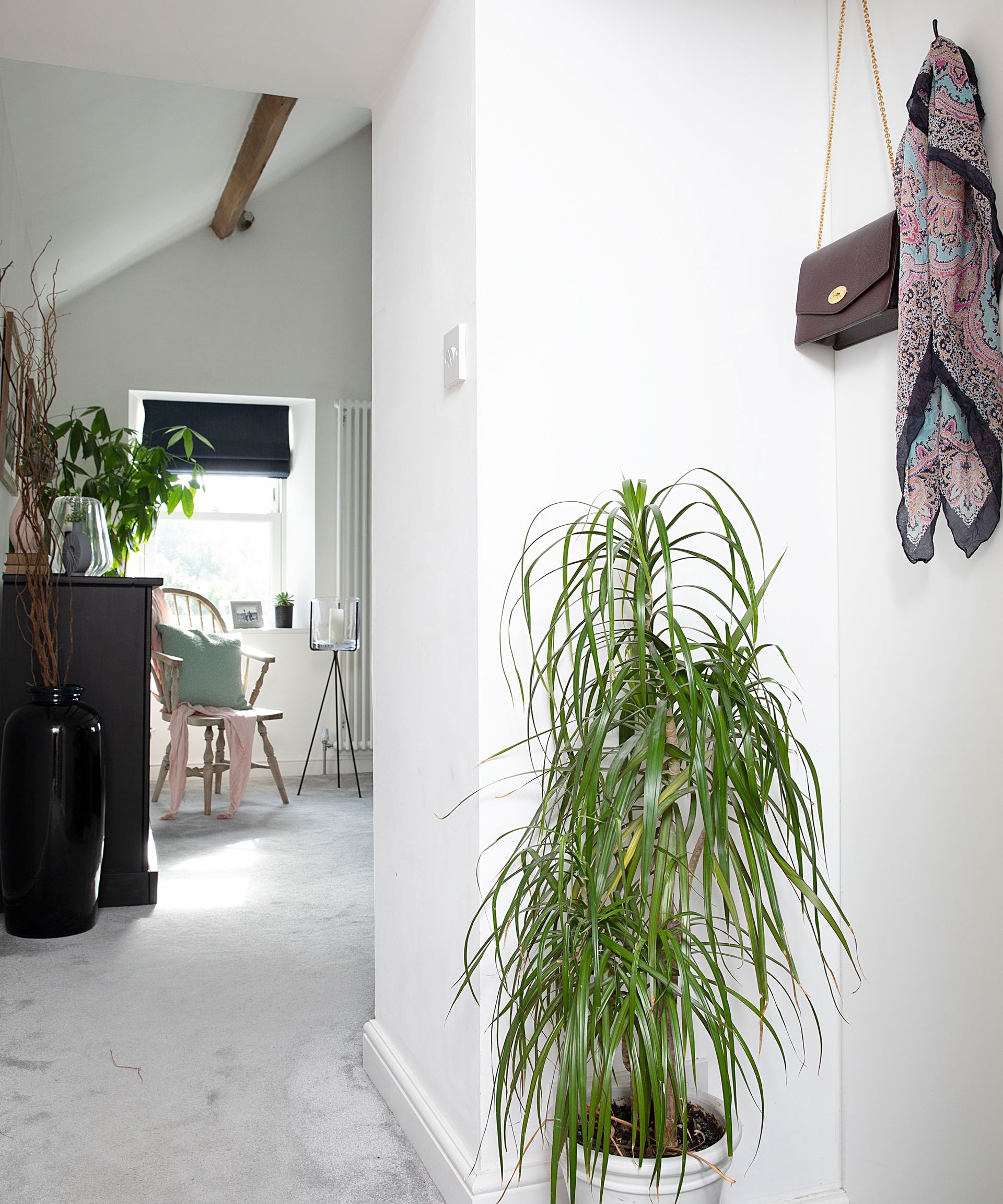 Emma dan Martin Coulthurst mengubah kamar tidur dan kamar mandi menjadi kamar utama dengan bak mandi yang menarik