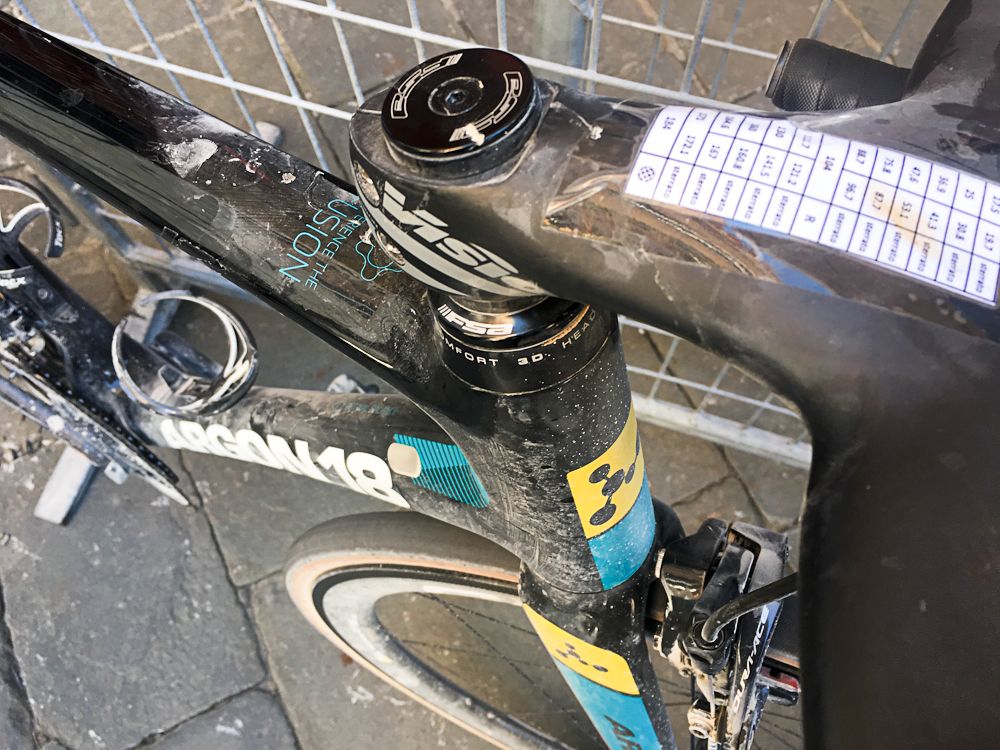 Jakob Fuglsang used an integrated Vision Metron 5 cockpit