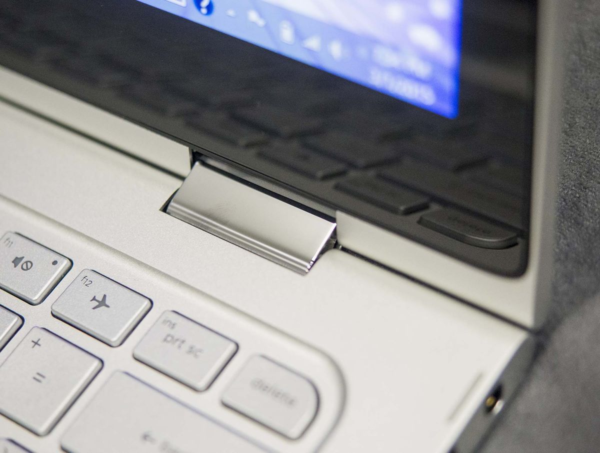 HP Spectre x360 hinges