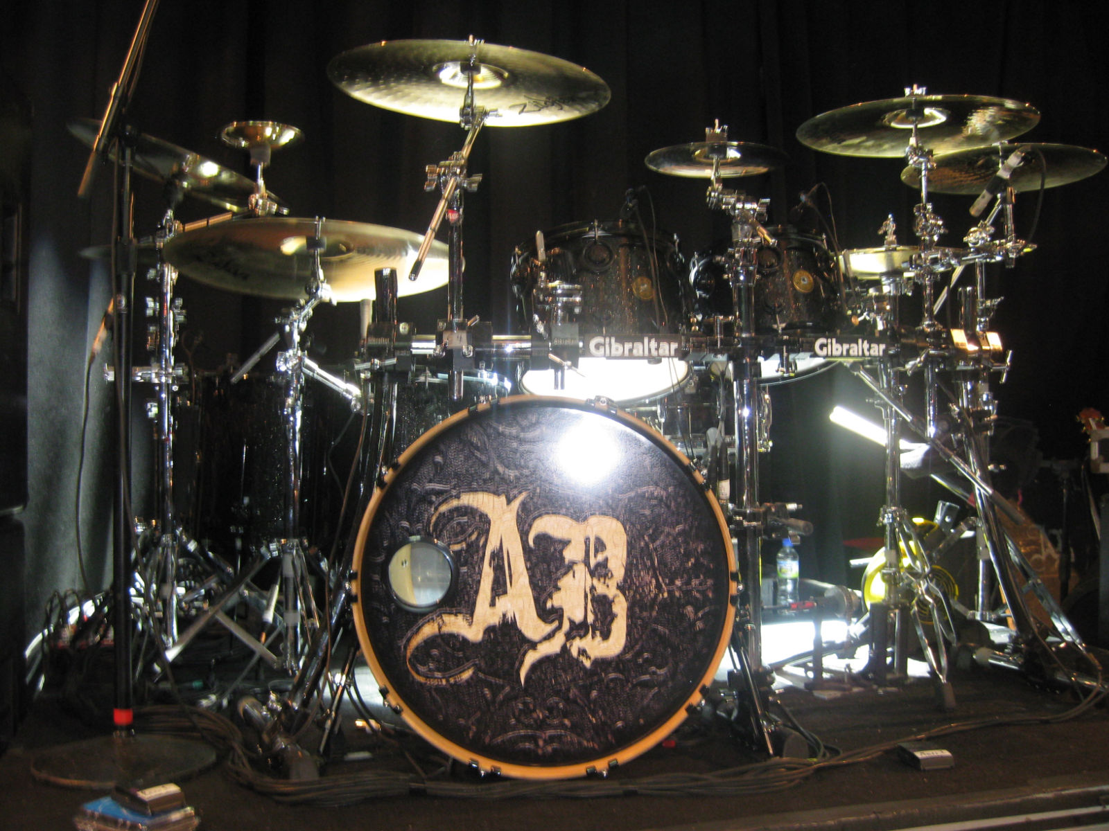 Alter Bridge drummer shows us around his DW