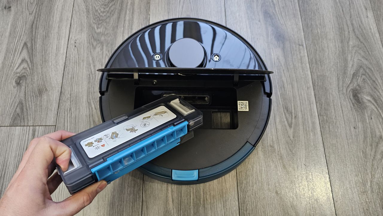 Philips HomeRun 7000 Series Robot vacuum cleaner with mop review