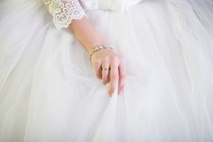 Bride hand.